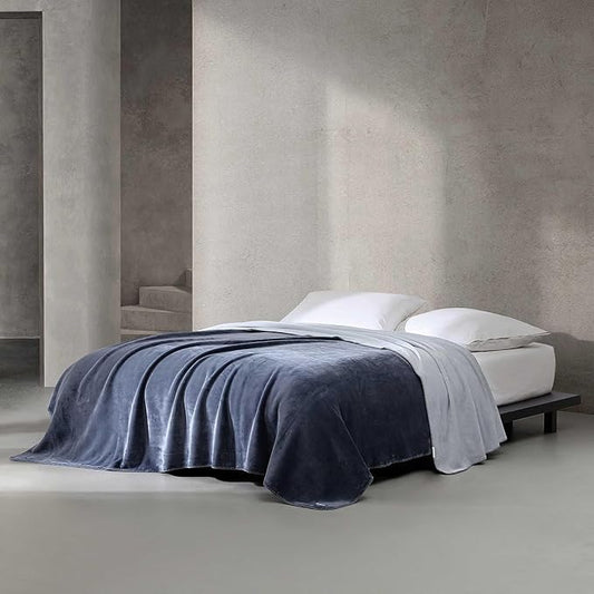 Calvin Klein - Twin Blanket, Super Soft Plush Bedding, Luxury Bed Blanket, Oeko-Tex Certified (Modern Reversible Solid Blue, Twin)
